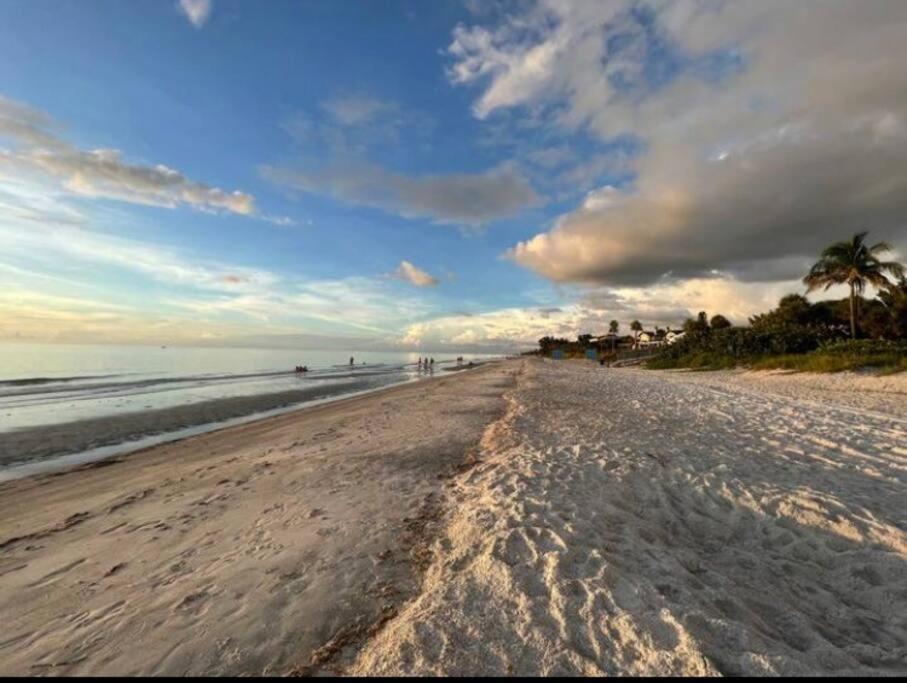 Minutes Away From Beach Holiday home *